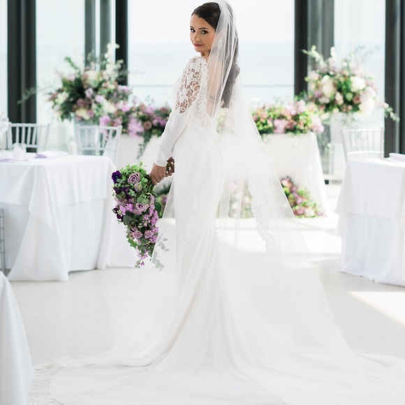 Badgley Mischka wedding gown - Picture 4 of 7